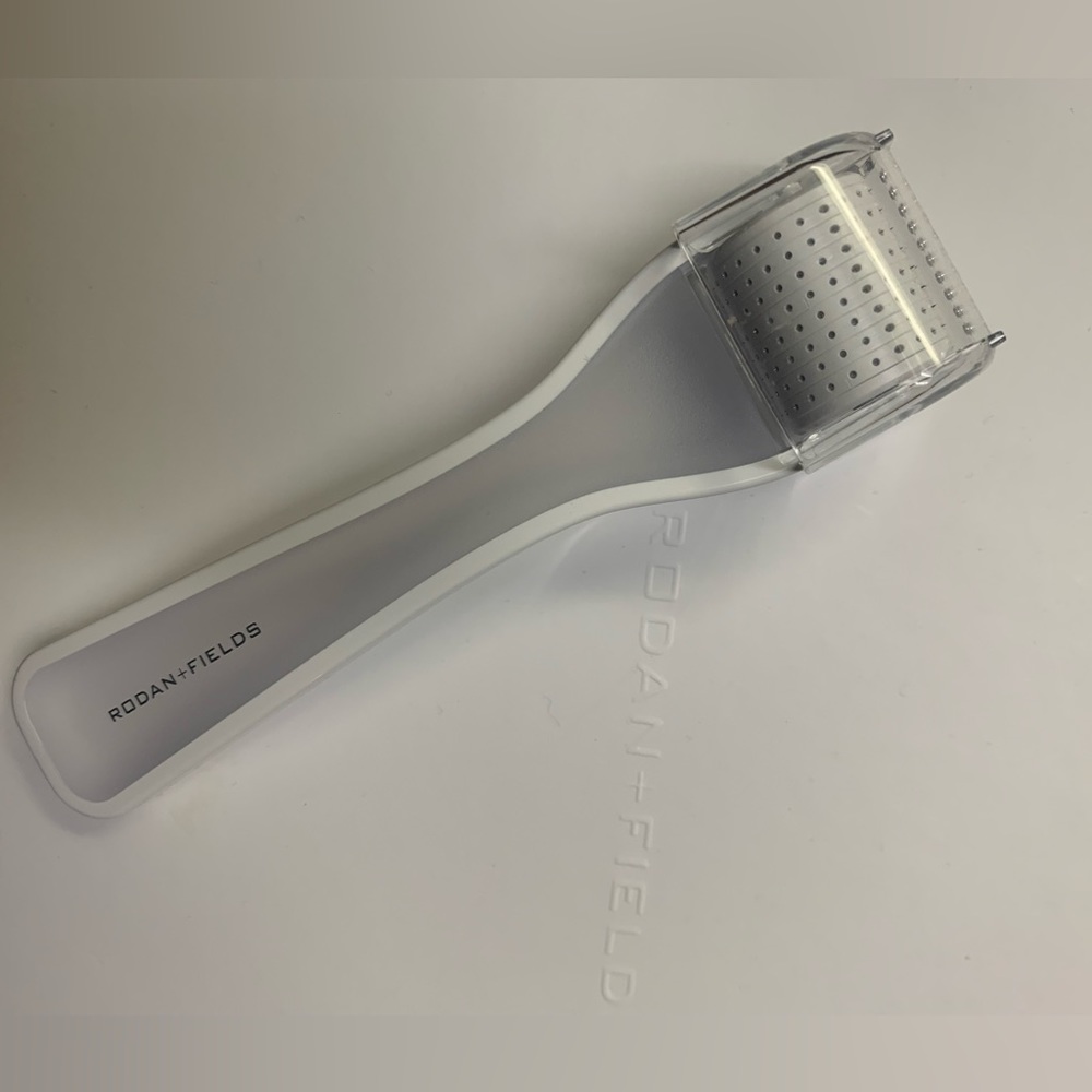 Rodan and Fields micro-exfoliating Derma-Roller - Picture 2 of 4